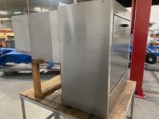Stainless‑steel temperature‑controlled cabinet for pharma‑ready operations.