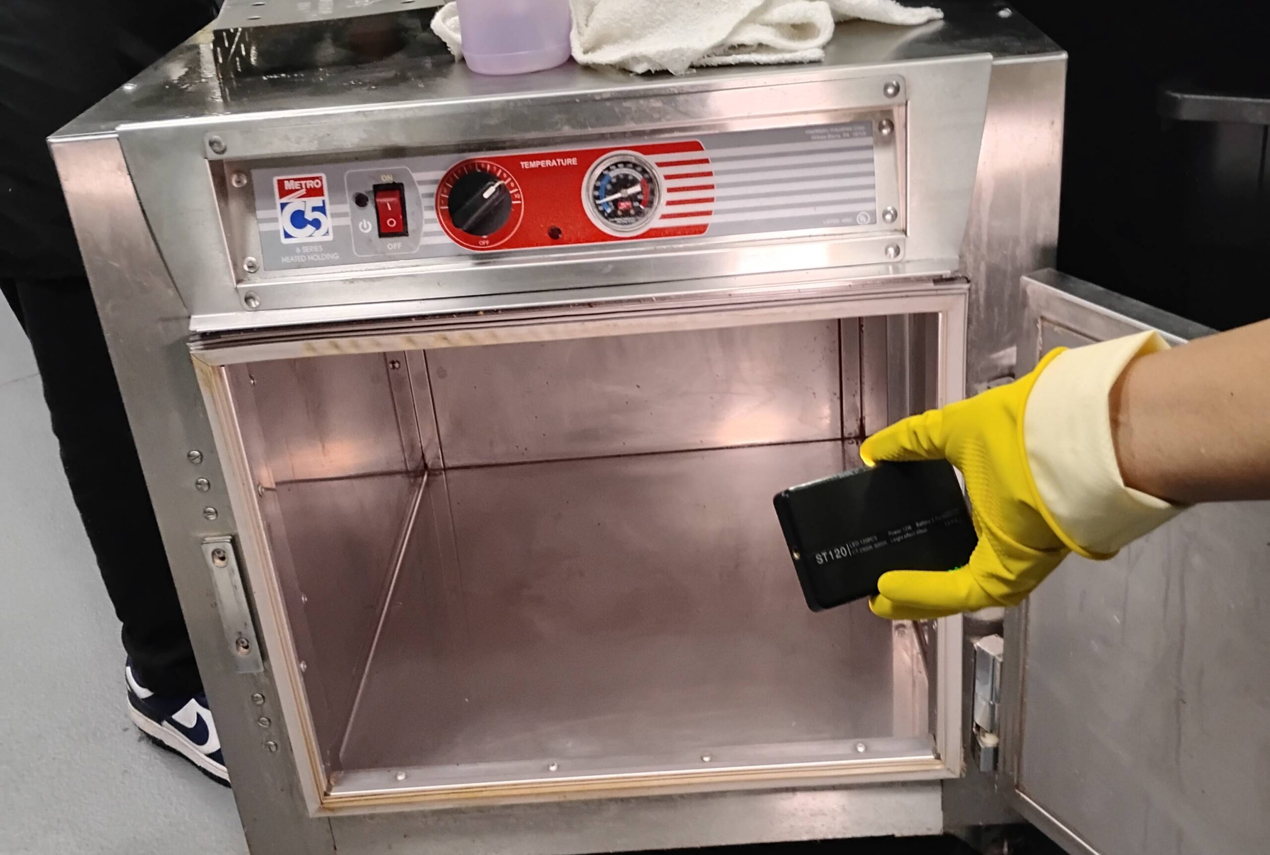 clean commercial kitchen equipment 2